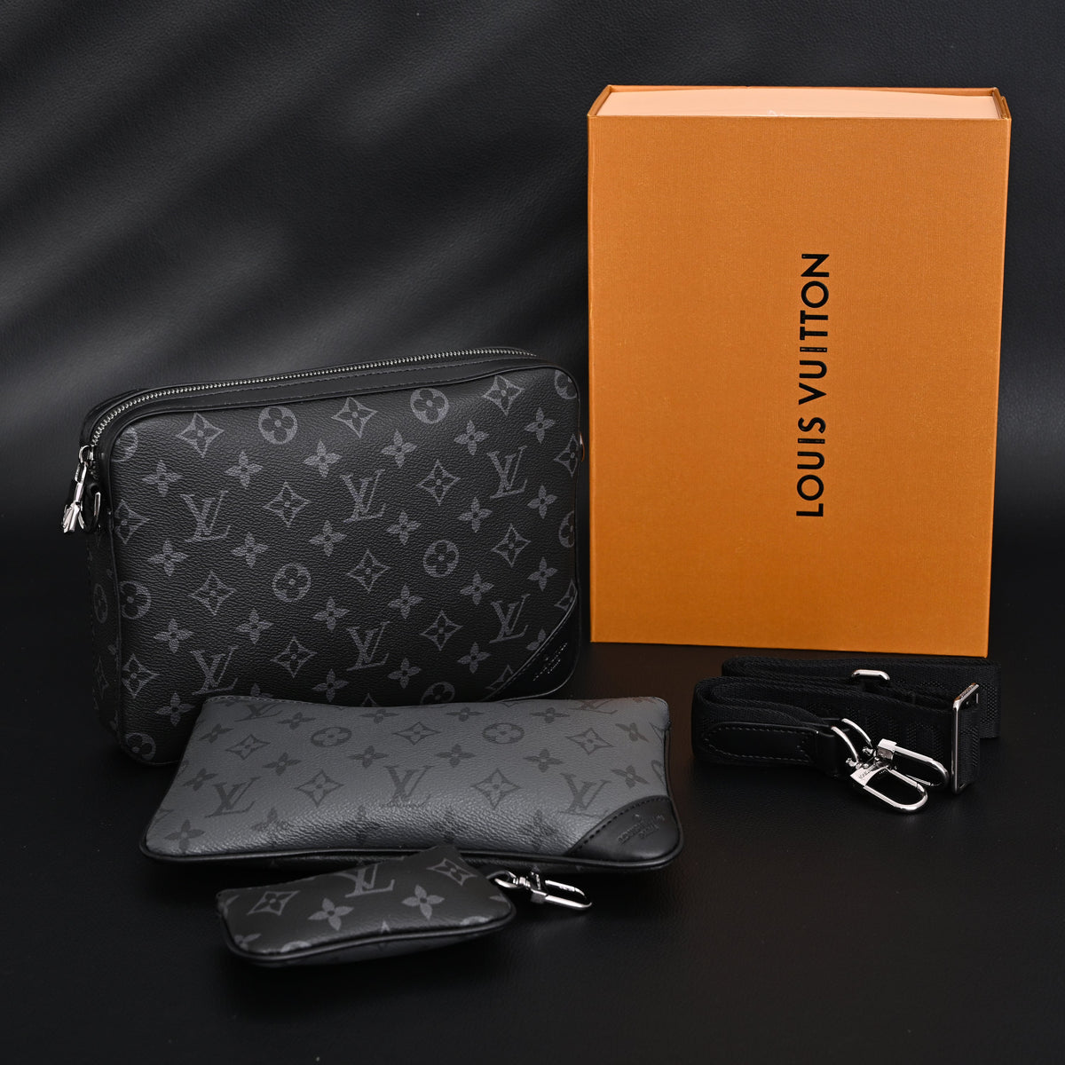 Louis Vuitton Discovery Pochette MM – Monogram Eclipse