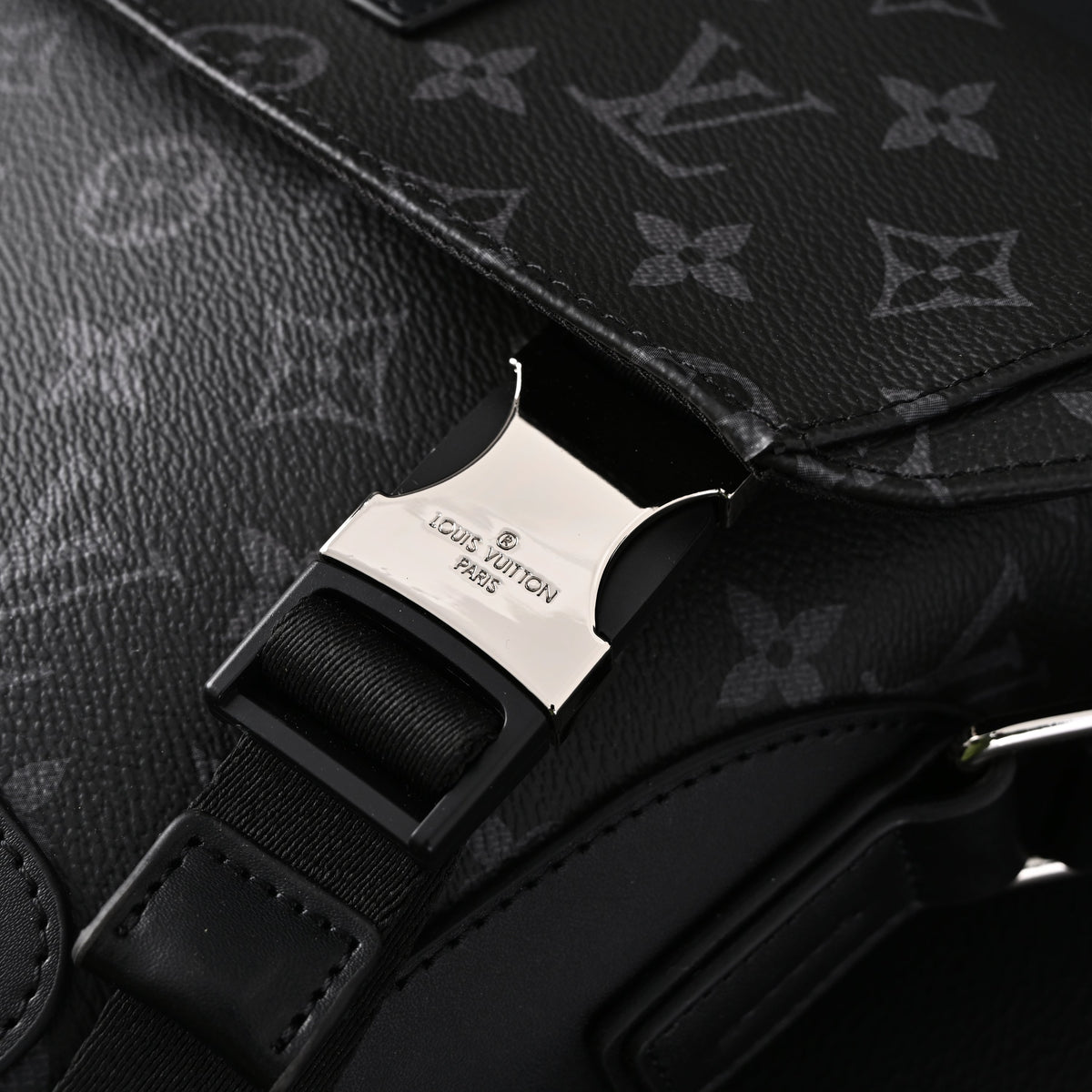 Louis Vuitton Messenger Bag – Monogram Eclipse Canvas