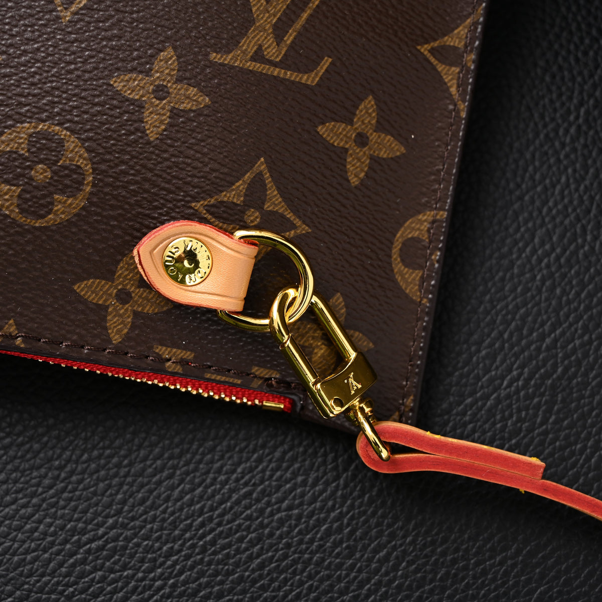 Louis Vuitton Neverfull MM Tote Bag – Monogram Canvas with Red Interior