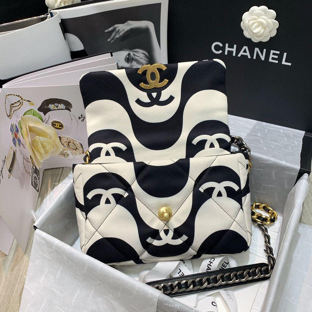 Chanel 19 Flap Bag medium black ecru