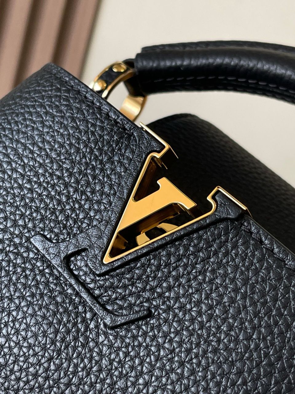 Louis vuitton capucines mini black