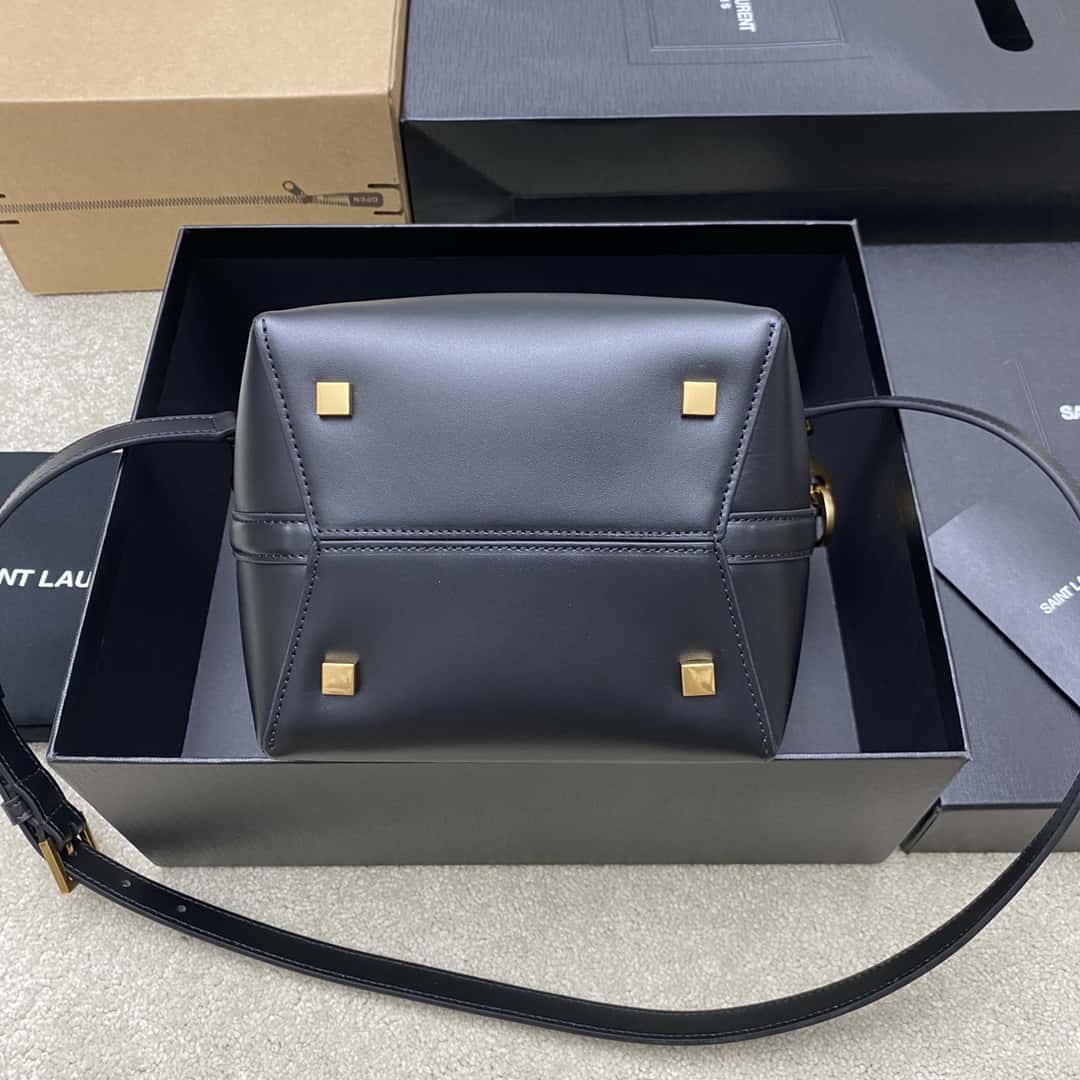 Louis Vuitton NEW WAVE MULTI-POCHETTE Handbag