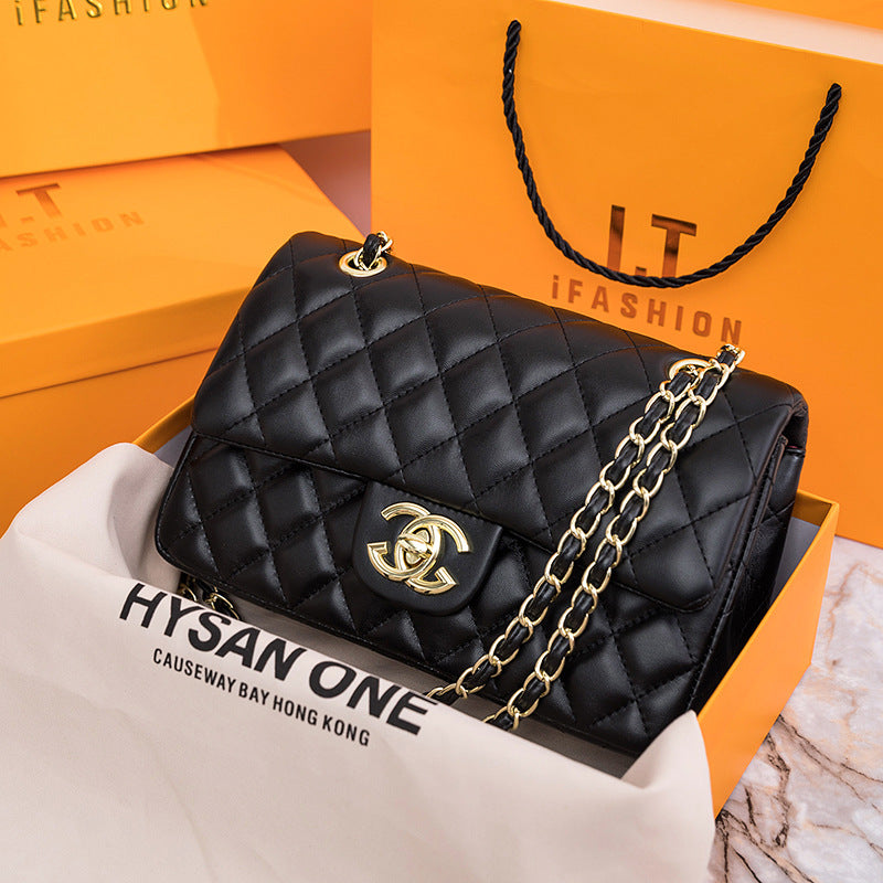 Chanel ℂ𝔽 𝗖𝗹𝗮𝘀𝘀𝗶𝗰 𝗙𝗹𝗮𝗽 in Black Lambskin